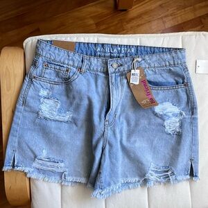 NWT Vanilla Star 90’s boyfriend jean shorts, size w31/13
